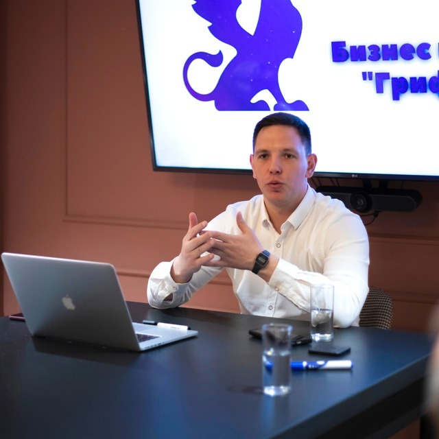 Дмитрий Комиссаров